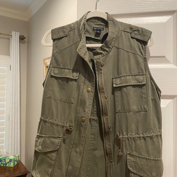 Petite Large Vest - Picture 1 of 3